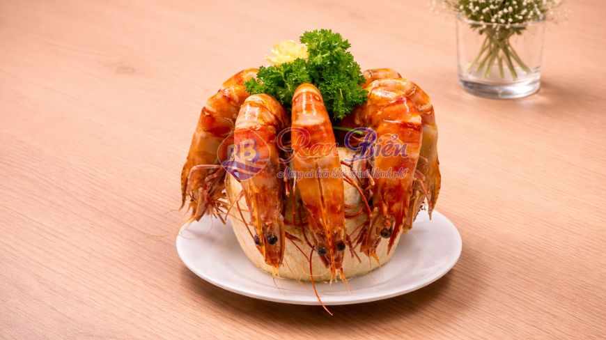 Tôm Sú Biển Hấp Trái Dừa